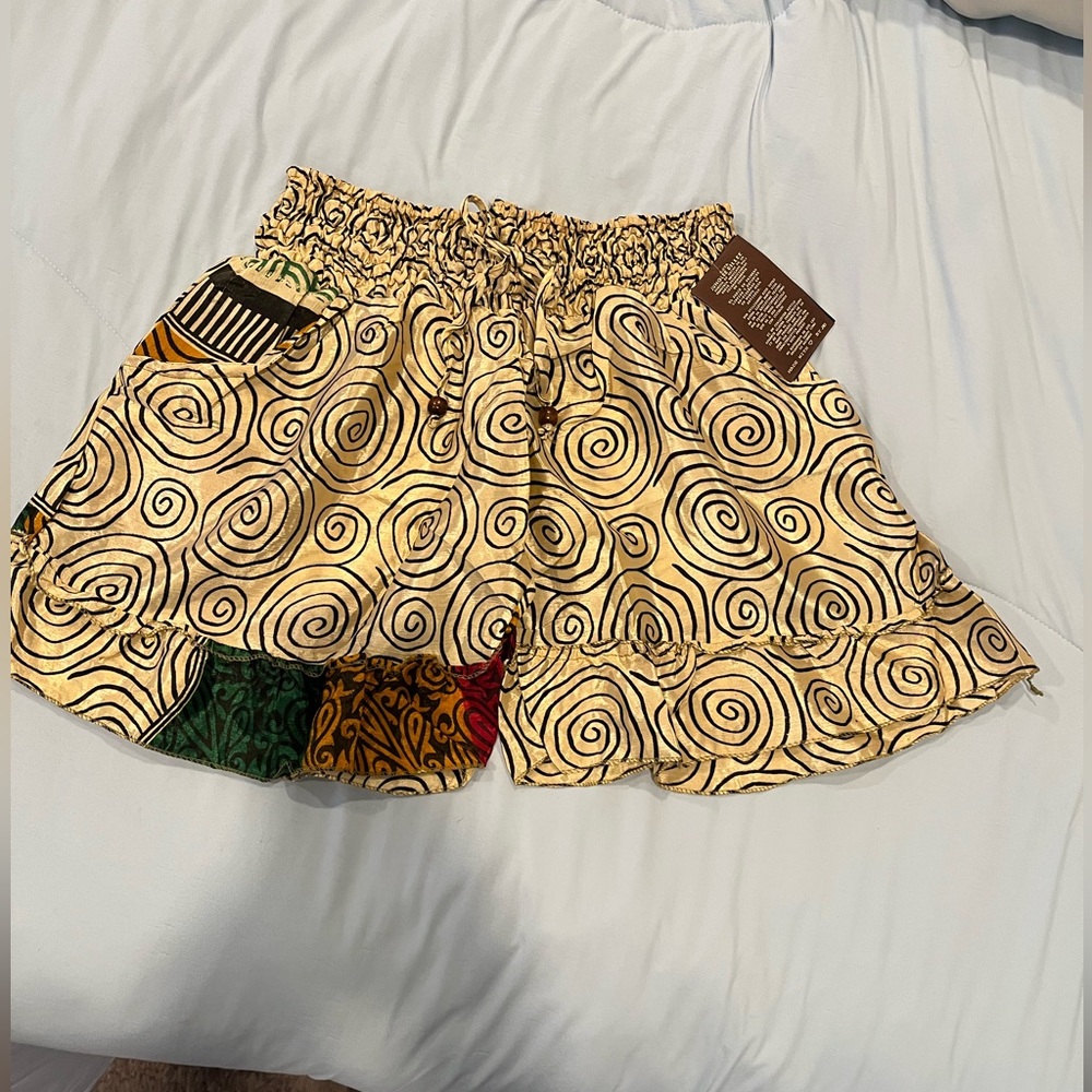 Women’s Patterned Shorts - Multicolor - Picture 6 of 6